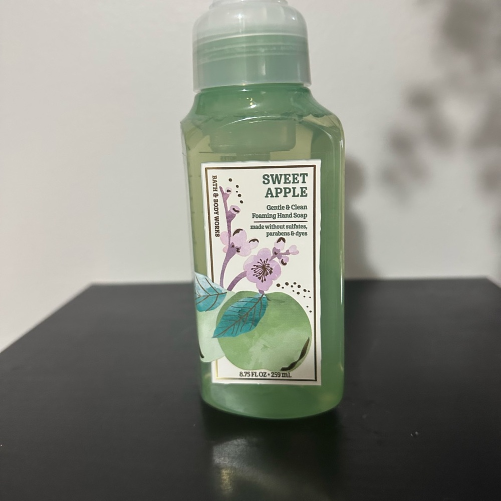 Bath and Bodyworks Sweet Apple